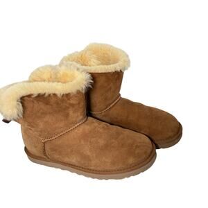 UGG Womens Bailey Bow chestnut Mini Boots.  Size 8.  1 bow back, shearling